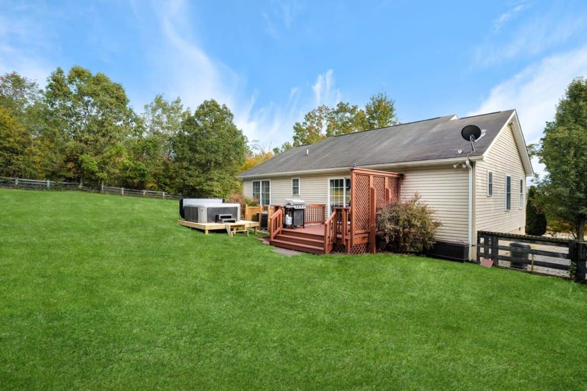 Modern Decor, Hot Tub, Fire Pit & River Access! Luray Dış mekan fotoğraf